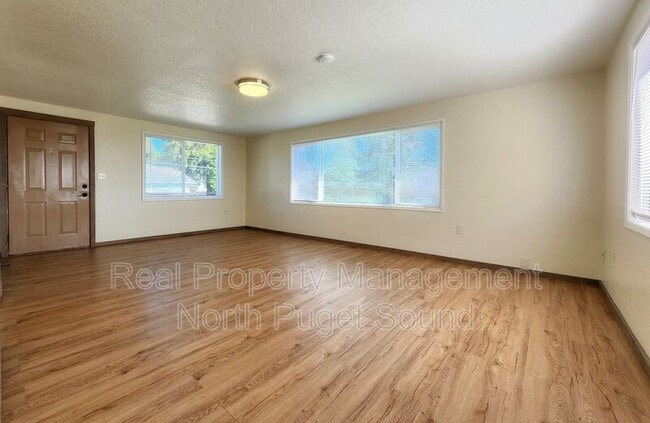 Building Photo - 10914 Willow Rd