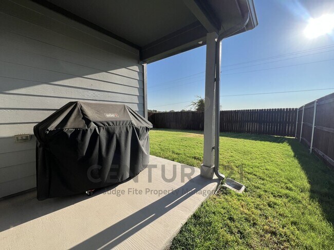 Building Photo - 606 Capstone Cir