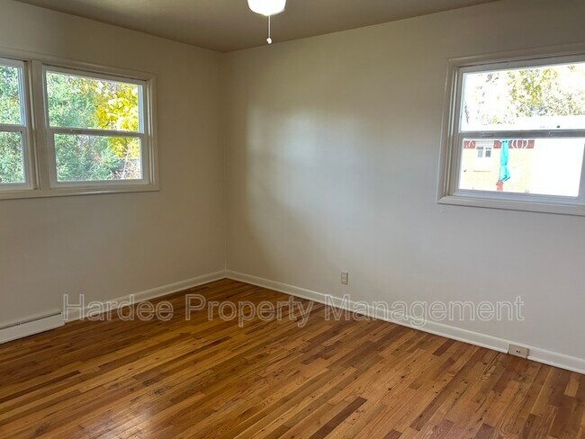 Building Photo - 1835 Broadmoor Dr