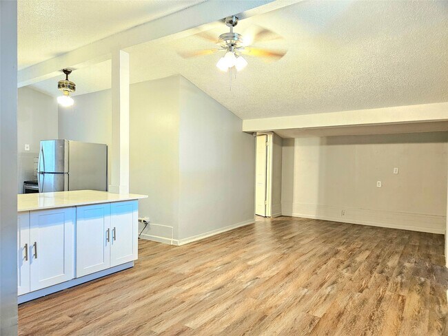 Building Photo - 4419 W Bayshore Dr