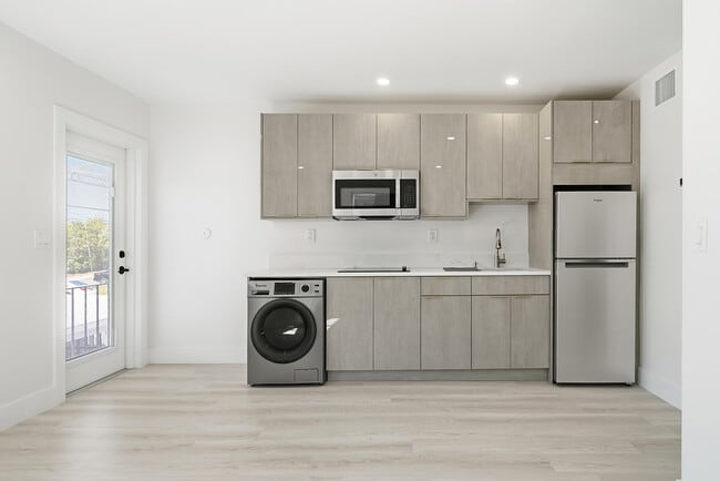 Building Photo - 5909 S Dixie Hwy