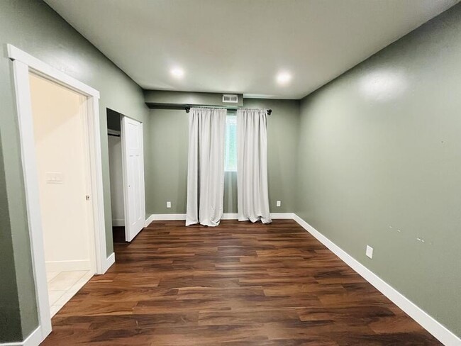Building Photo - 4144 W Foxview Dr
