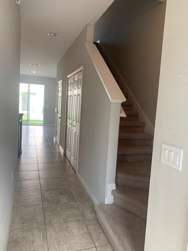 Building Photo - MOVE IN SPECIAL- 4/2.5 Energy Efficient Townhome in St. Cloud