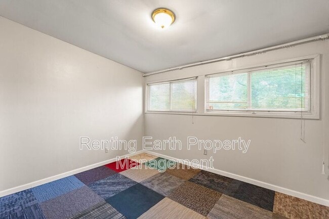Building Photo - 6452 Evergreen Blvd