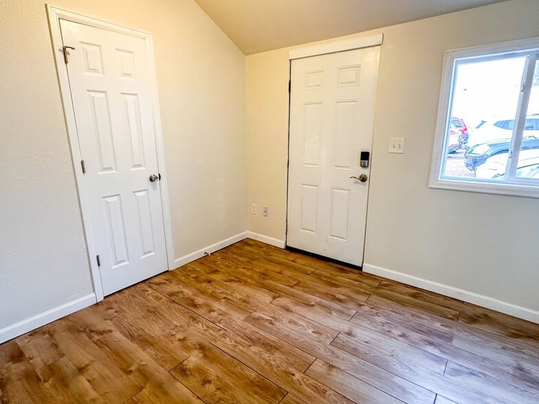 Building Photo - 1611 Carr St