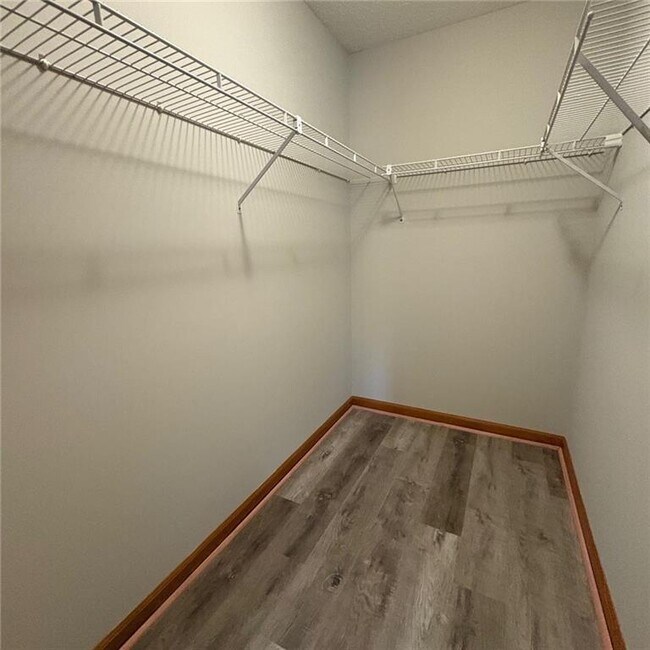 Building Photo - 1233 Shannon Way SW