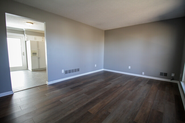 Building Photo - 4909 Stony Brook Dr