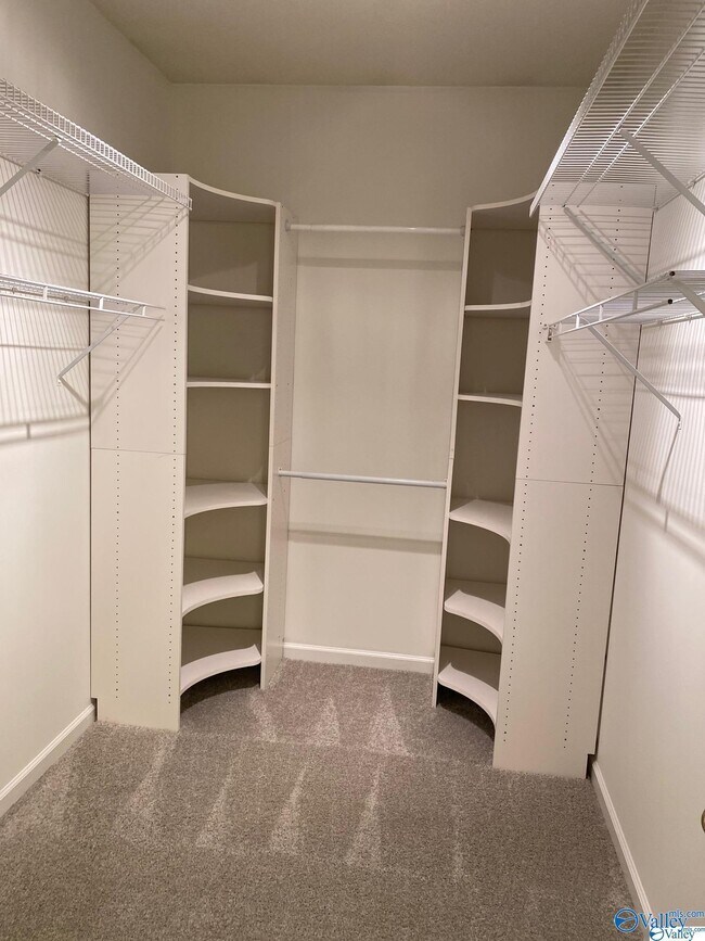 Building Photo - 417 Barrington Hills Dr