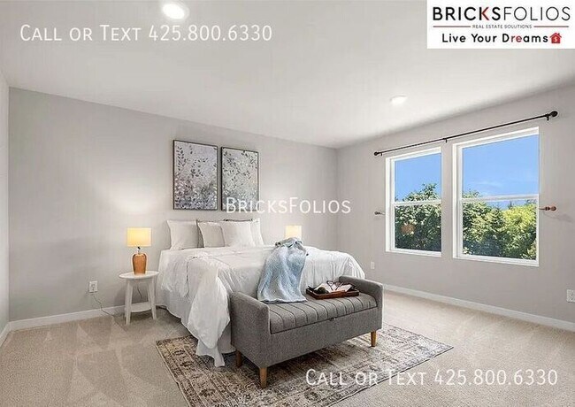 Building Photo - Captivating 5-Bedroom Home with Exceptiona...