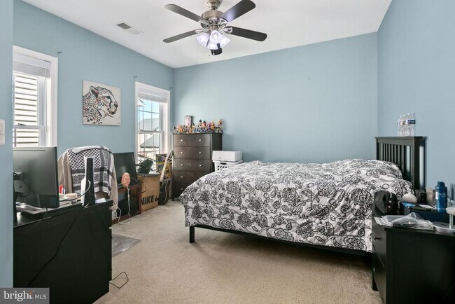 Building Photo - 42888 Southview Manor Dr