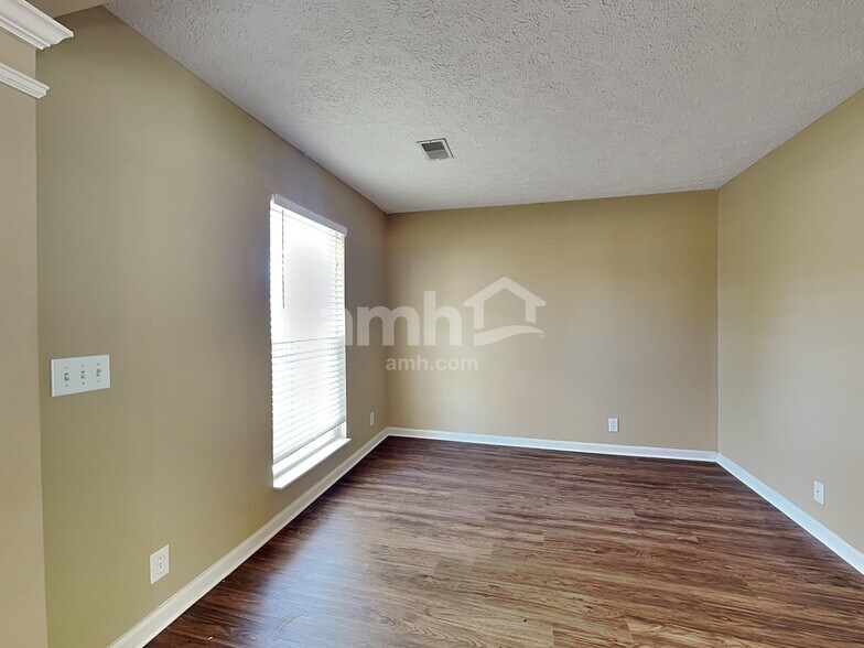 Building Photo - 1000 Brianne Ct