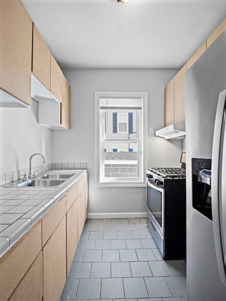 Building Photo - 306 Mott St