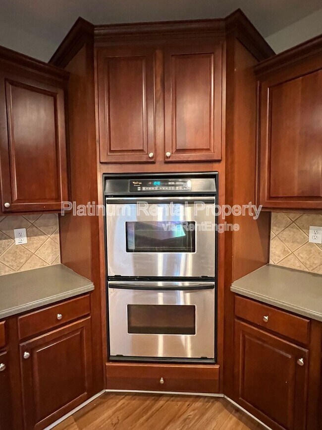 Building Photo - 7170 Belcrest Dr