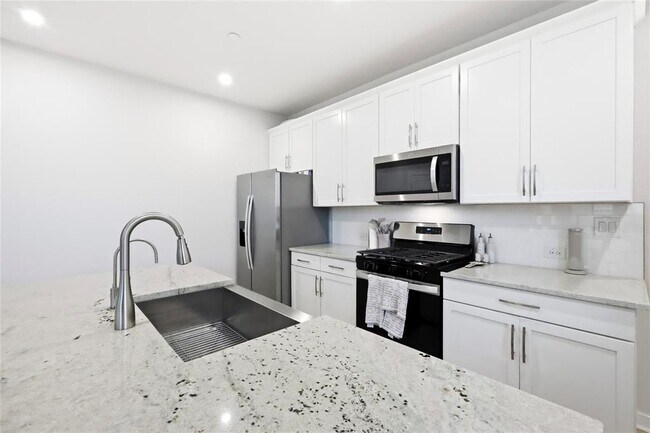 Building Photo - 2500 Forest Creek Dr