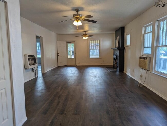 Building Photo - 1805 Tilden St