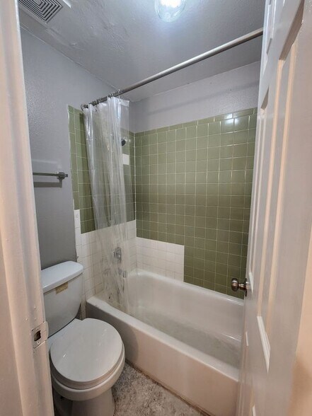 Building Photo - 1941 Clinton St