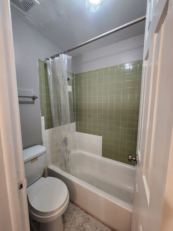 Building Photo - 1941 Clinton St