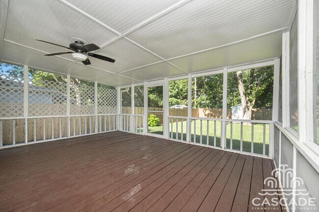 Building Photo - 806 SW Lea Dr