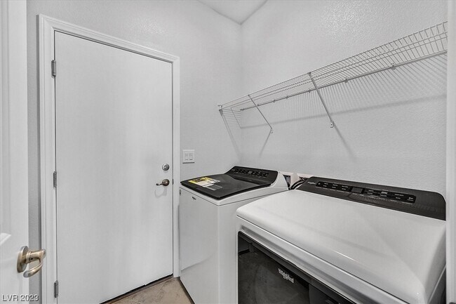 Building Photo - 2388 Bellinzona Pl