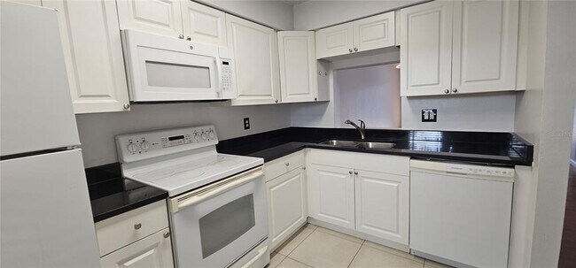 Building Photo - 7294 Cloister Dr