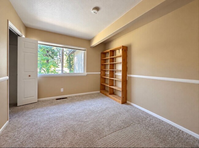Building Photo - 16694 Marion Way