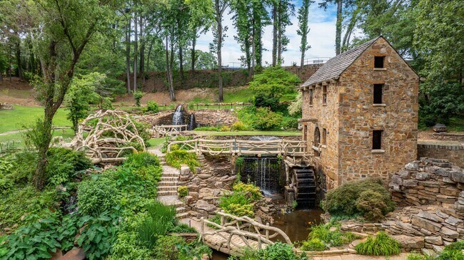 Building Photo - Furnished 3 Bedroom Lakewood Home with Lake View