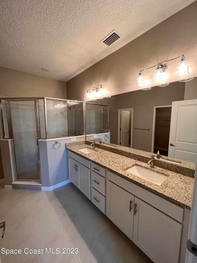 Building Photo - 3930 Playa Del Sol Dr