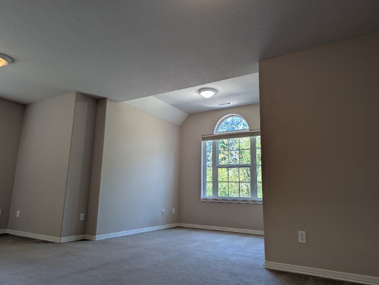 Building Photo - 12150 SW Sheldrake Way