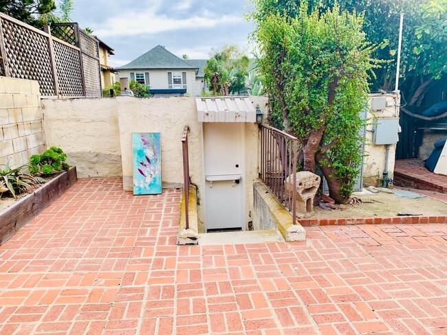 Building Photo - 1BD/1BA LA JOLLA COTTAGE ACROSS FROM WINDANSEA! AVAILABLE JUNE FOR $2,895/mo!