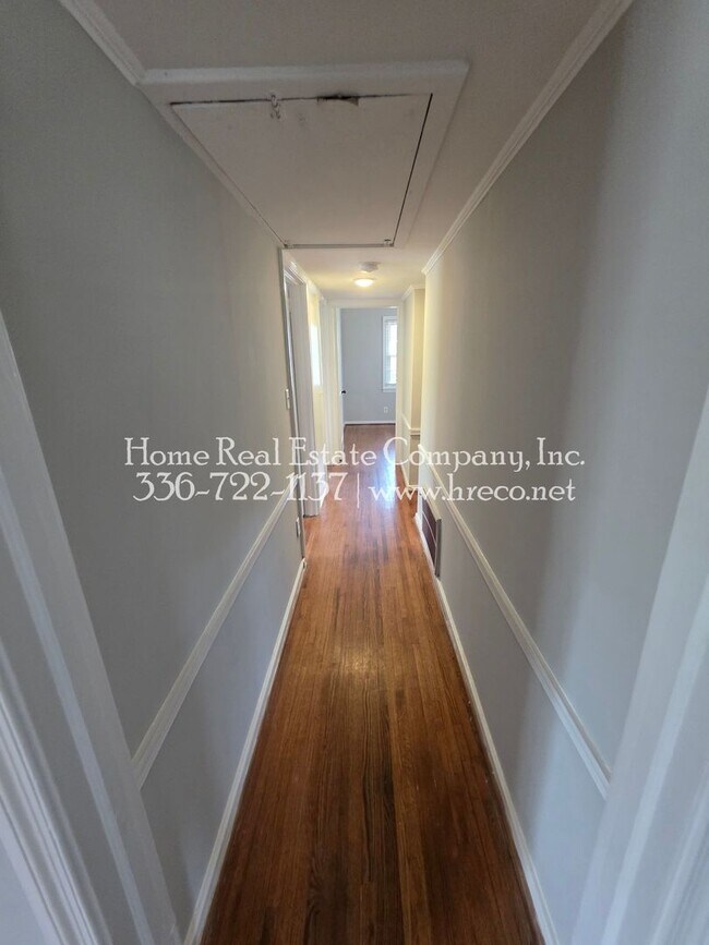 Building Photo - 525 Lester Ln