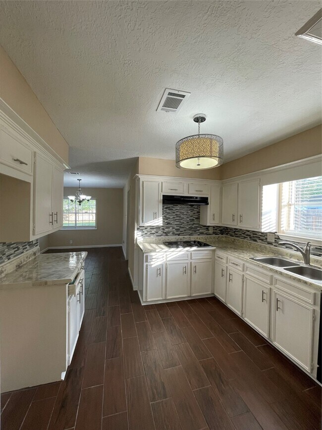 Building Photo - 4527 Geneva Dr