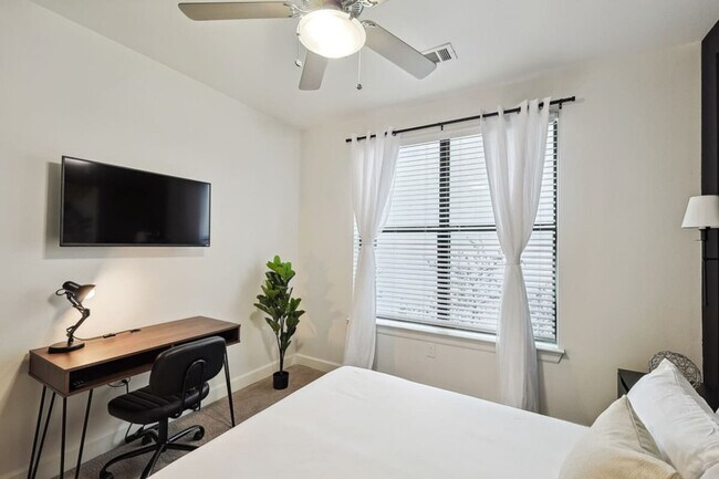 Building Photo - 5445 Town and Country Blvd