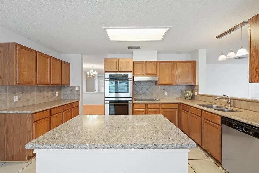 Building Photo - 2105 Zeppelin Dr