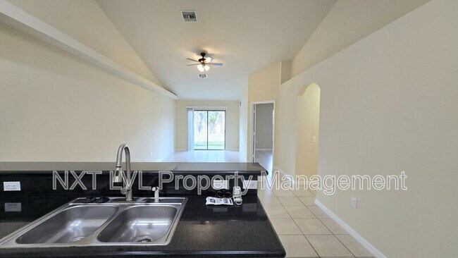 Building Photo - 301 NE 24th Ave