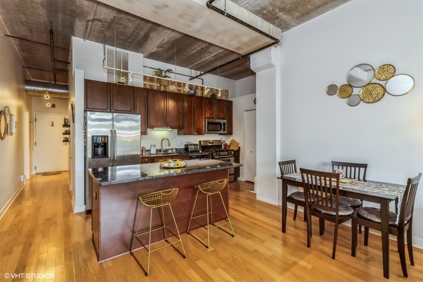 Building Photo - 833 W 15th Pl