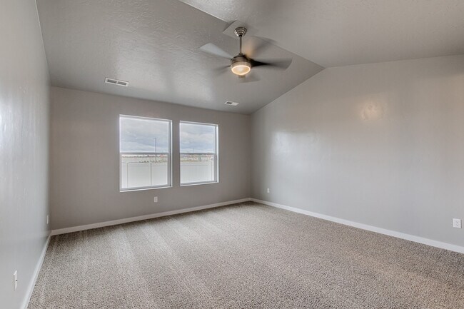 Building Photo - Newer home in Meridian  2100Sqft, Goldengrove Sub., Room for all of your Toys