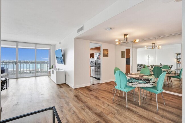 Building Photo - 18021 Biscayne Blvd