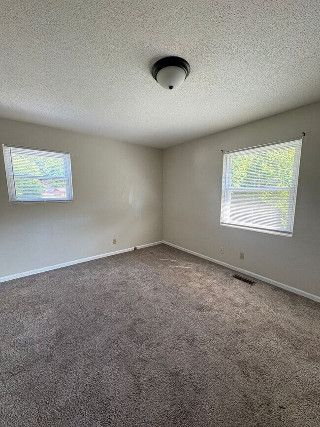 Building Photo - 3 Bedroom 2 Bath House