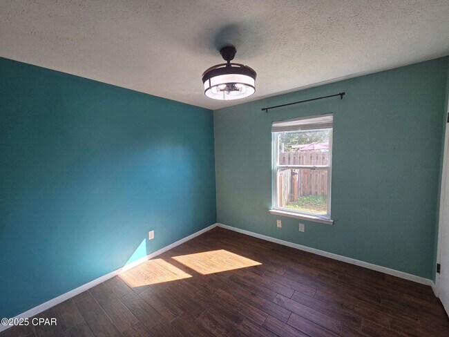 Building Photo - 209 S Maryella Ave