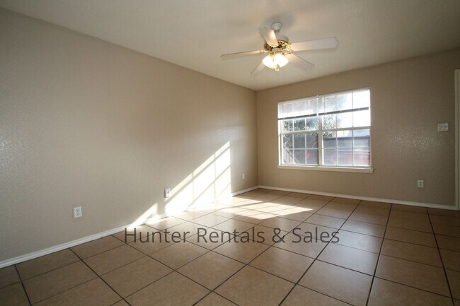 Building Photo - 2809 Leroy Cir