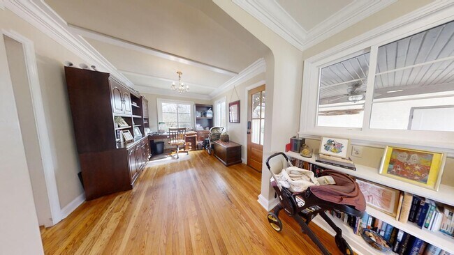 Building Photo - Gorgeous and updated home in Heart of Auburn