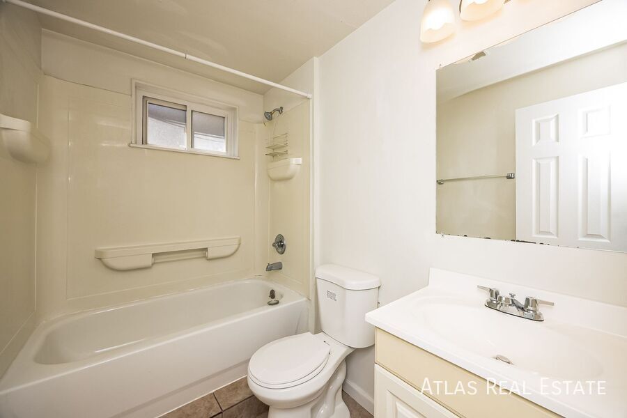 Building Photo - 4419 Dewey Dr