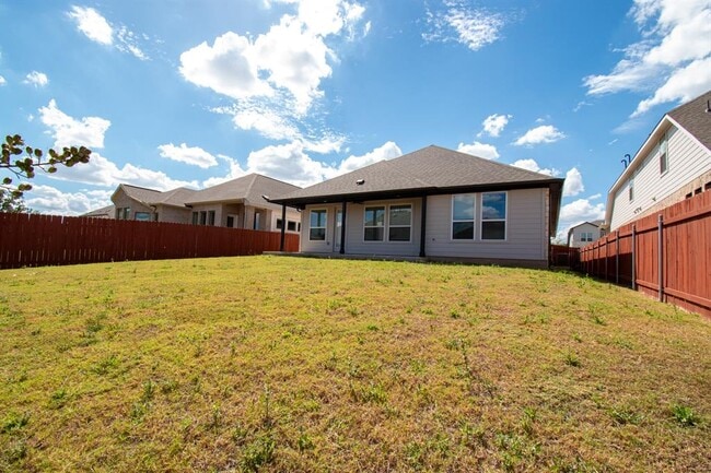 Building Photo - 2305 Banda Bnd