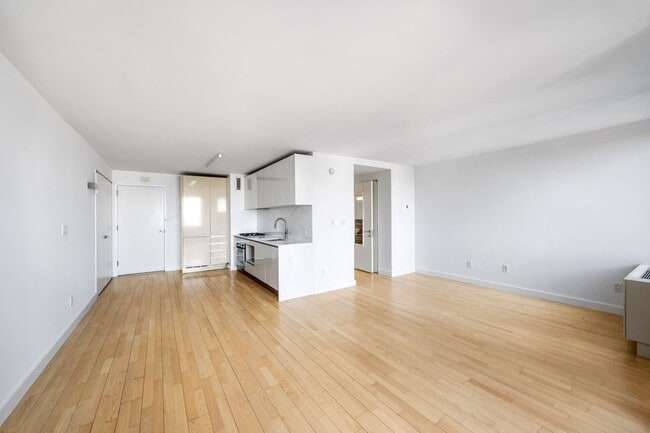 Building Photo - 322 W 57th St