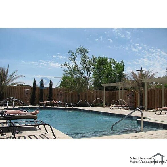 Building Photo - 2403 Brightside Dr