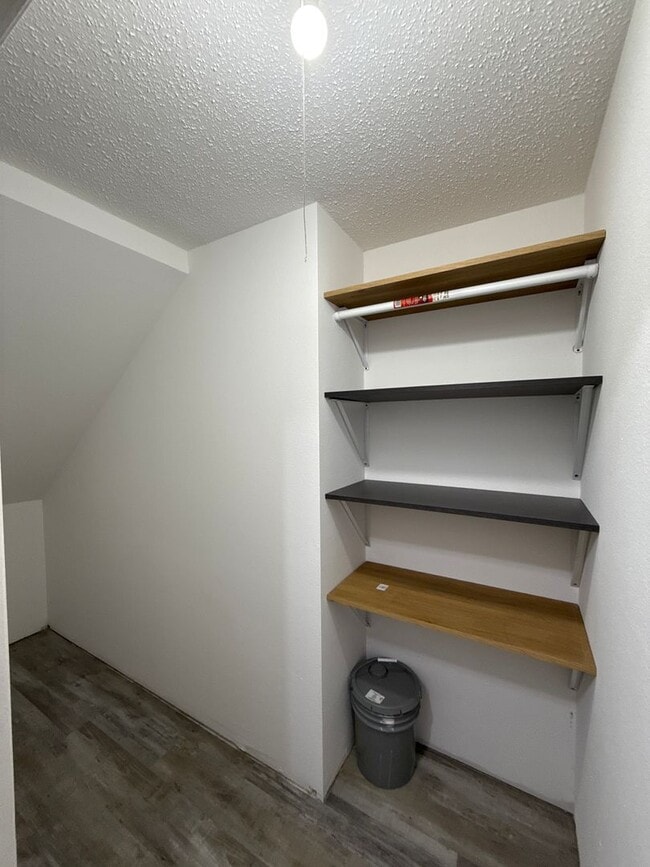 Building Photo - 2 bedroom Town House