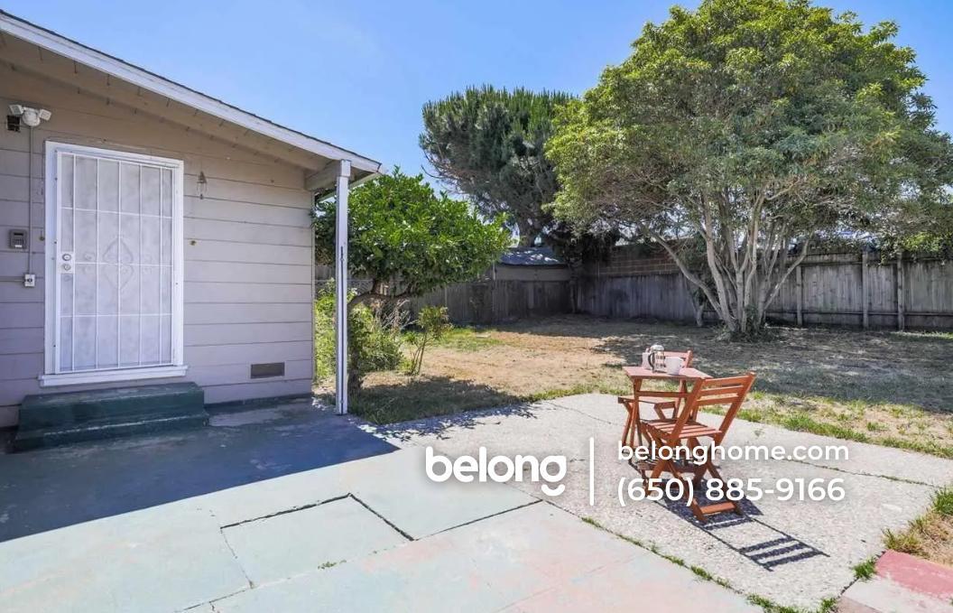 Building Photo - 2118 Visalia Ave