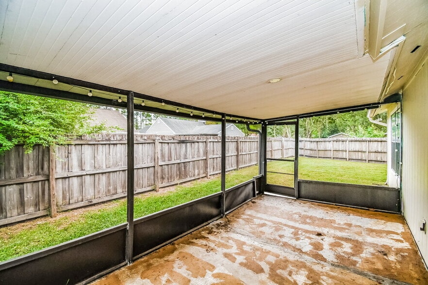 Building Photo - 3667 Lumberjack Cir N