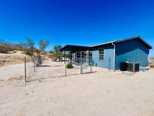 Building Photo - Updated 3 bd, 2 ba on 1.98 Acres with Hot Tub!