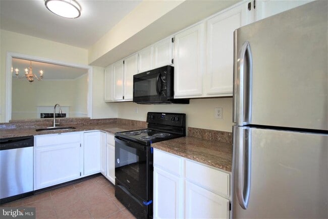 Building Photo - 4000 Quaker Ct